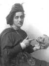 E. H. Sothern as Hamlet with Yorick's skull-Photo-B&W-Resized.jpg (54291 bytes)